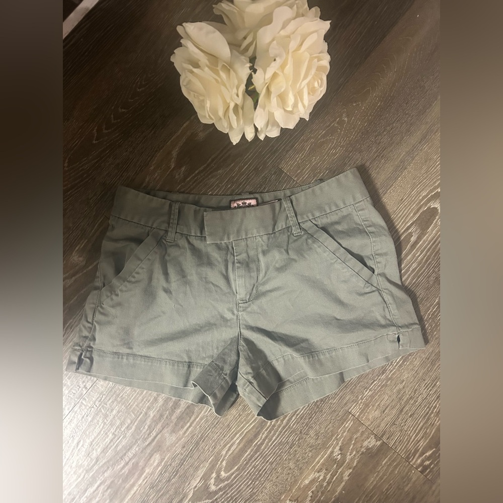 Juicy Couture Y2K Sage Green chino Shorts, size 6